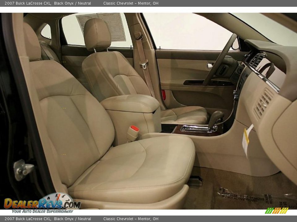 2007 Buick LaCrosse CXL Black Onyx / Neutral Photo #18