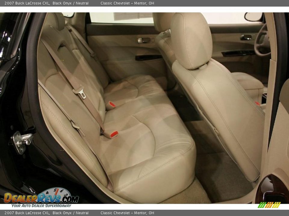 2007 Buick LaCrosse CXL Black Onyx / Neutral Photo #19