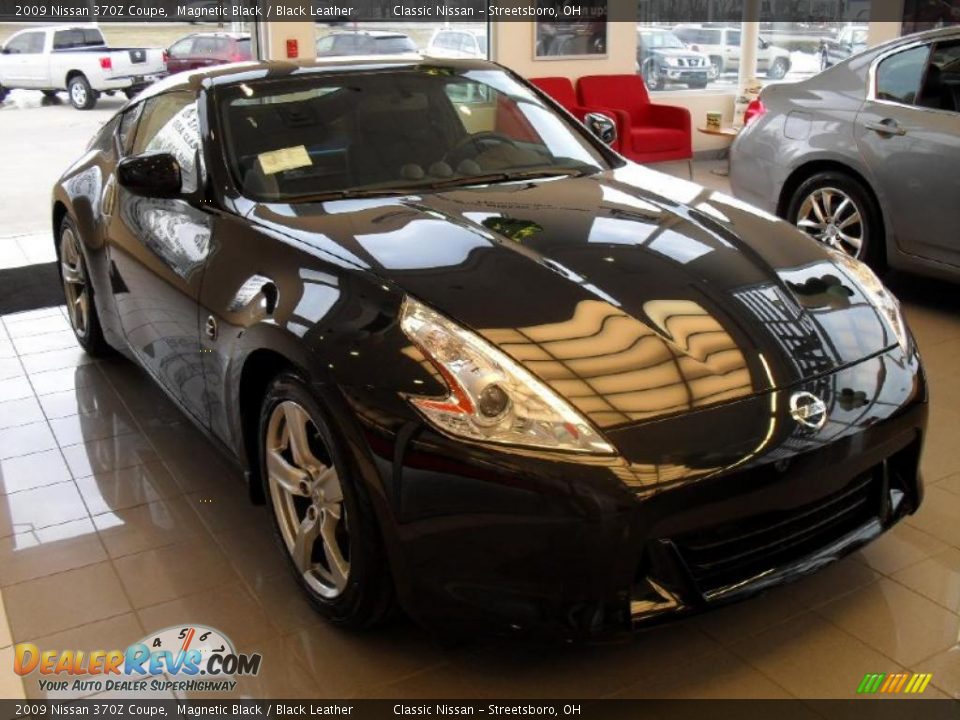 2009 Nissan 370Z Coupe Magnetic Black / Black Leather Photo #4