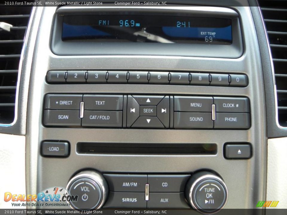 2010 Ford Taurus SE White Suede Metallic / Light Stone Photo #18