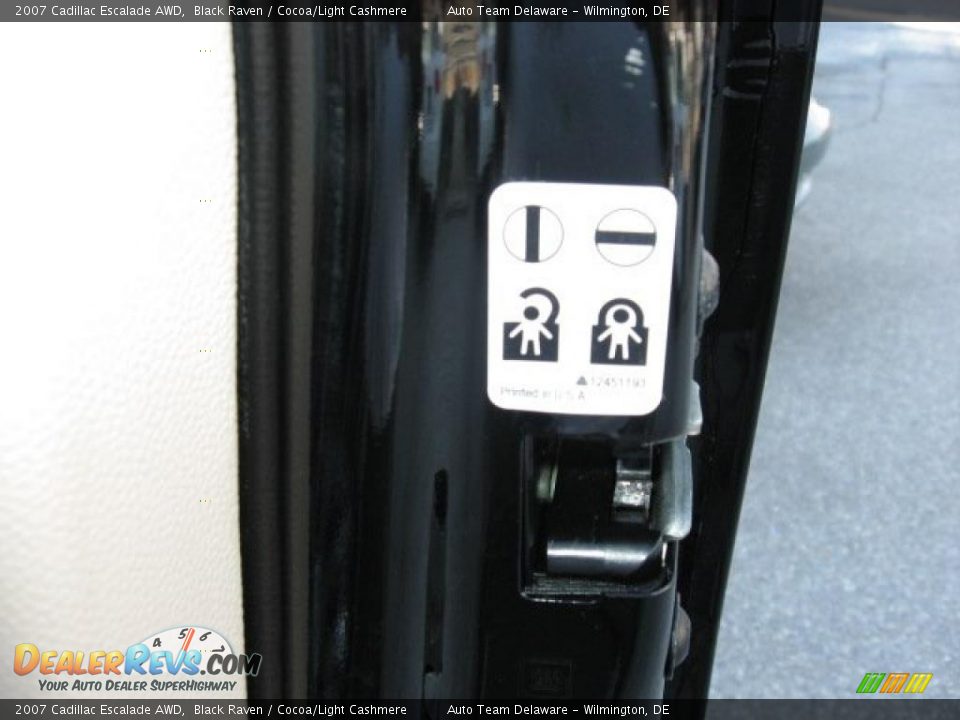 2007 Cadillac Escalade AWD Black Raven / Cocoa/Light Cashmere Photo #33