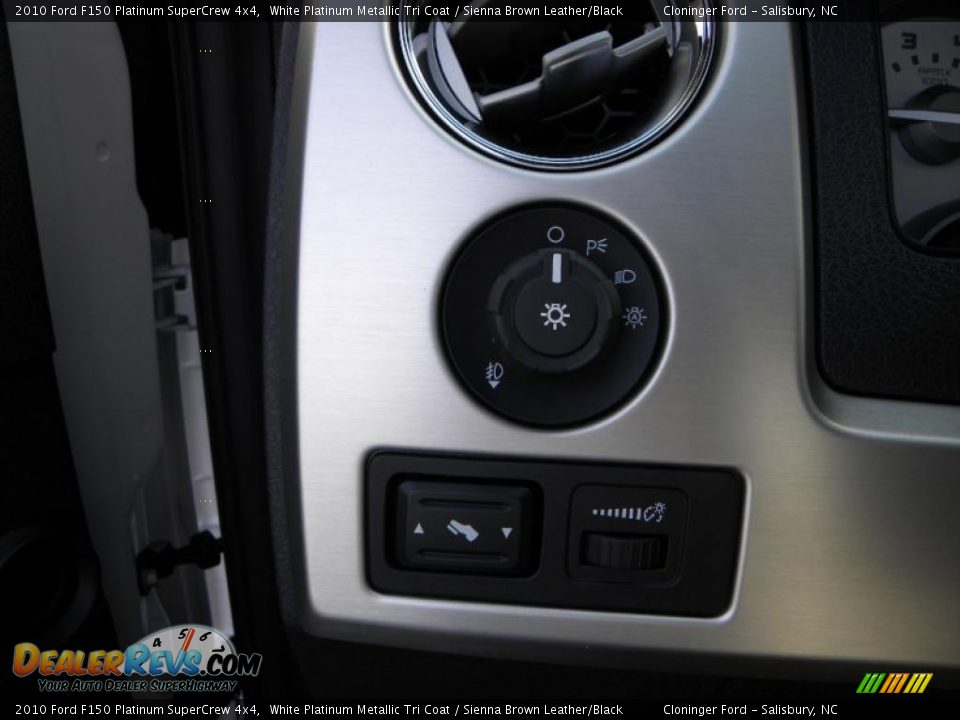 2010 Ford F150 Platinum SuperCrew 4x4 White Platinum Metallic Tri Coat / Sienna Brown Leather/Black Photo #31