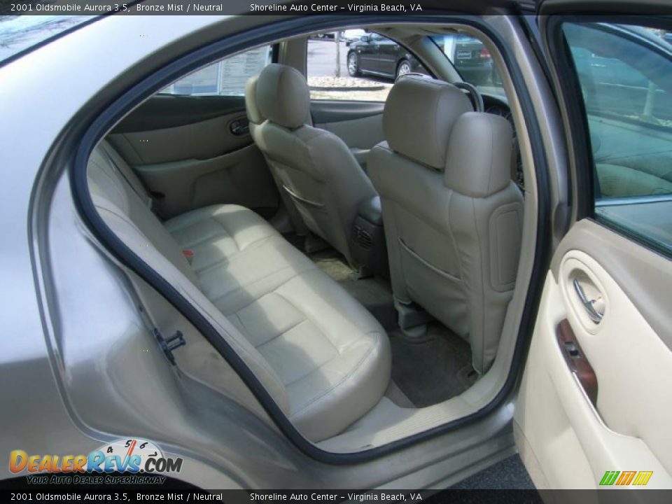 2001 Oldsmobile Aurora 3.5 Bronze Mist / Neutral Photo #10