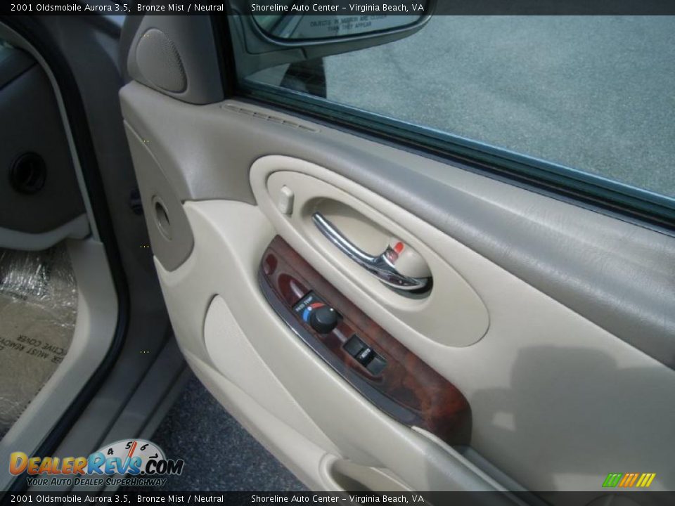 2001 Oldsmobile Aurora 3.5 Bronze Mist / Neutral Photo #12