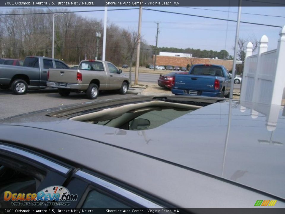 2001 Oldsmobile Aurora 3.5 Bronze Mist / Neutral Photo #18