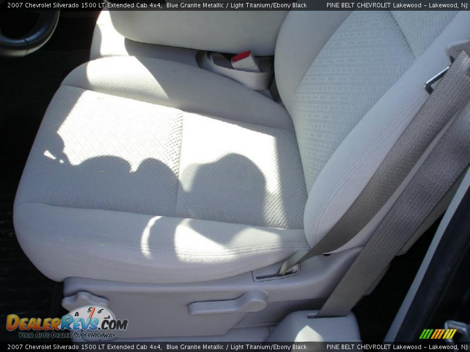 2007 Chevrolet Silverado 1500 LT Extended Cab 4x4 Blue Granite Metallic / Light Titanium/Ebony Black Photo #11