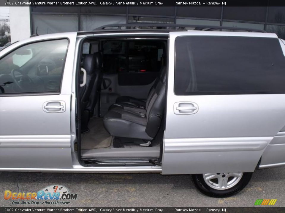 2002 Chevrolet Venture Warner Brothers Edition AWD Galaxy Silver Metallic / Medium Gray Photo #20