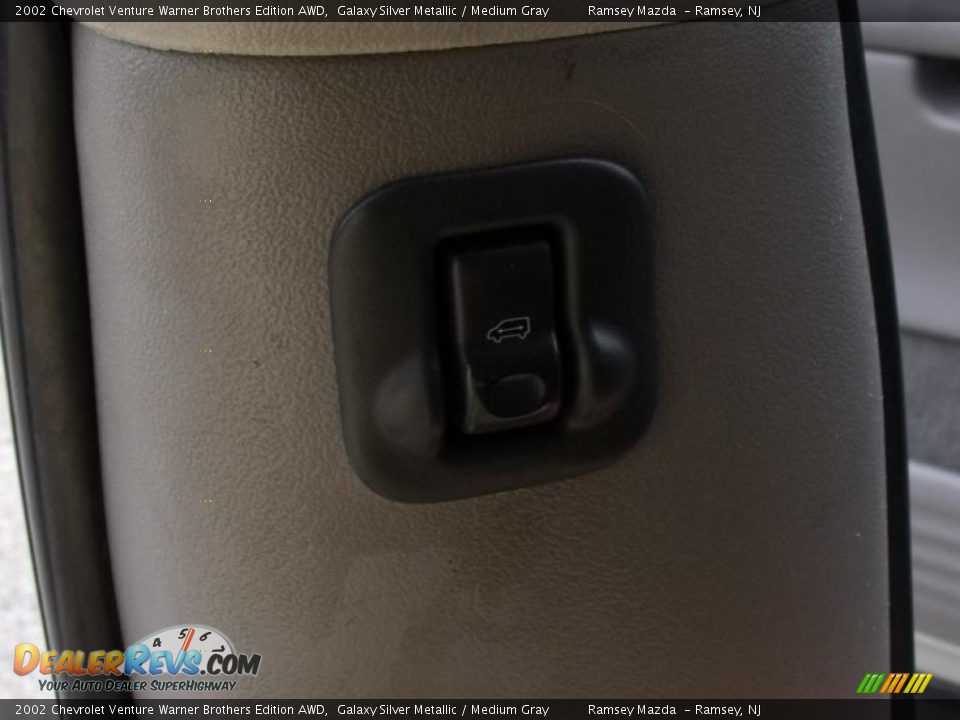 2002 Chevrolet Venture Warner Brothers Edition AWD Galaxy Silver Metallic / Medium Gray Photo #21