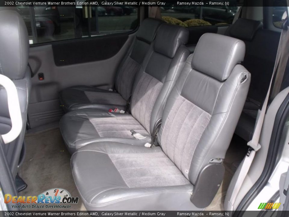 2002 Chevrolet Venture Warner Brothers Edition AWD Galaxy Silver Metallic / Medium Gray Photo #22