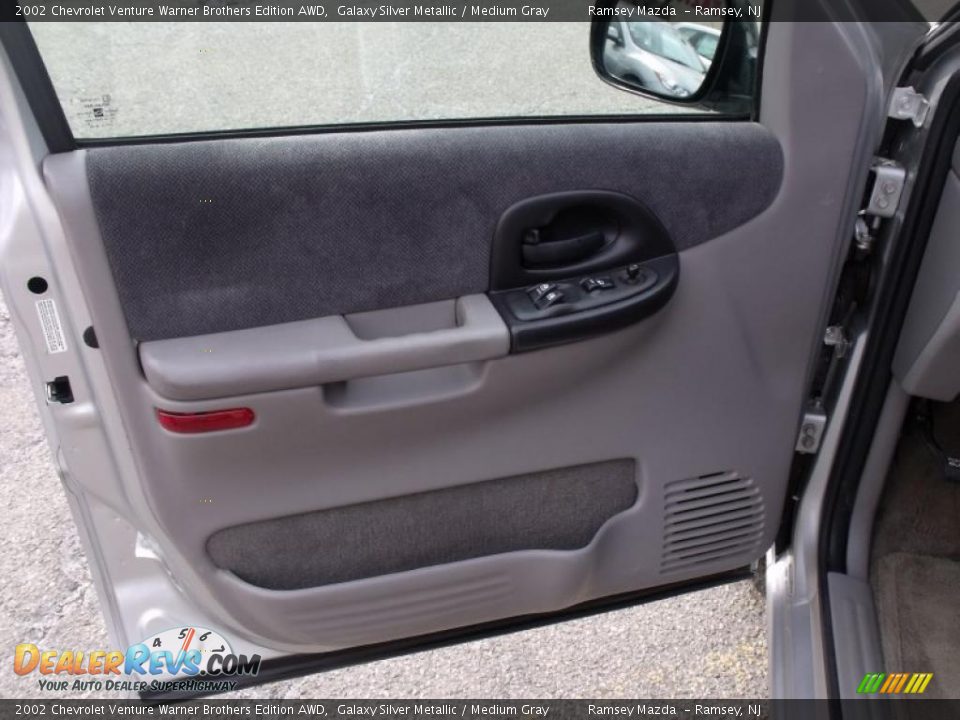 2002 Chevrolet Venture Warner Brothers Edition AWD Galaxy Silver Metallic / Medium Gray Photo #26