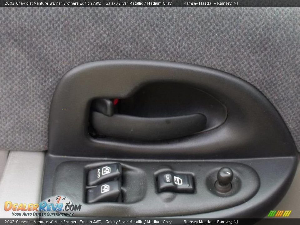 2002 Chevrolet Venture Warner Brothers Edition AWD Galaxy Silver Metallic / Medium Gray Photo #36