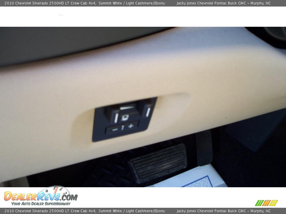 2010 Chevrolet Silverado 2500HD LT Crew Cab 4x4 Summit White / Light Cashmere/Ebony Photo #2