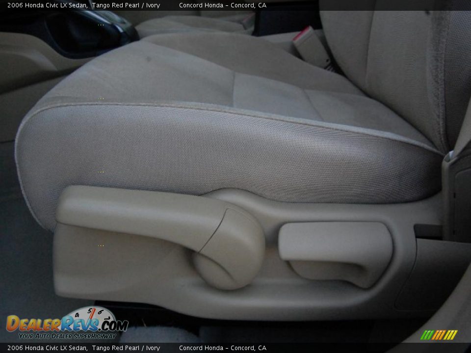 2006 Honda Civic LX Sedan Tango Red Pearl / Ivory Photo #18