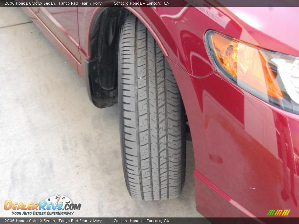 2006 Honda Civic LX Sedan Tango Red Pearl / Ivory Photo #29