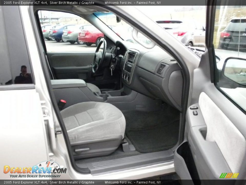 2005 Ford Explorer XLT 4x4 Silver Birch Metallic / Graphite Photo #10
