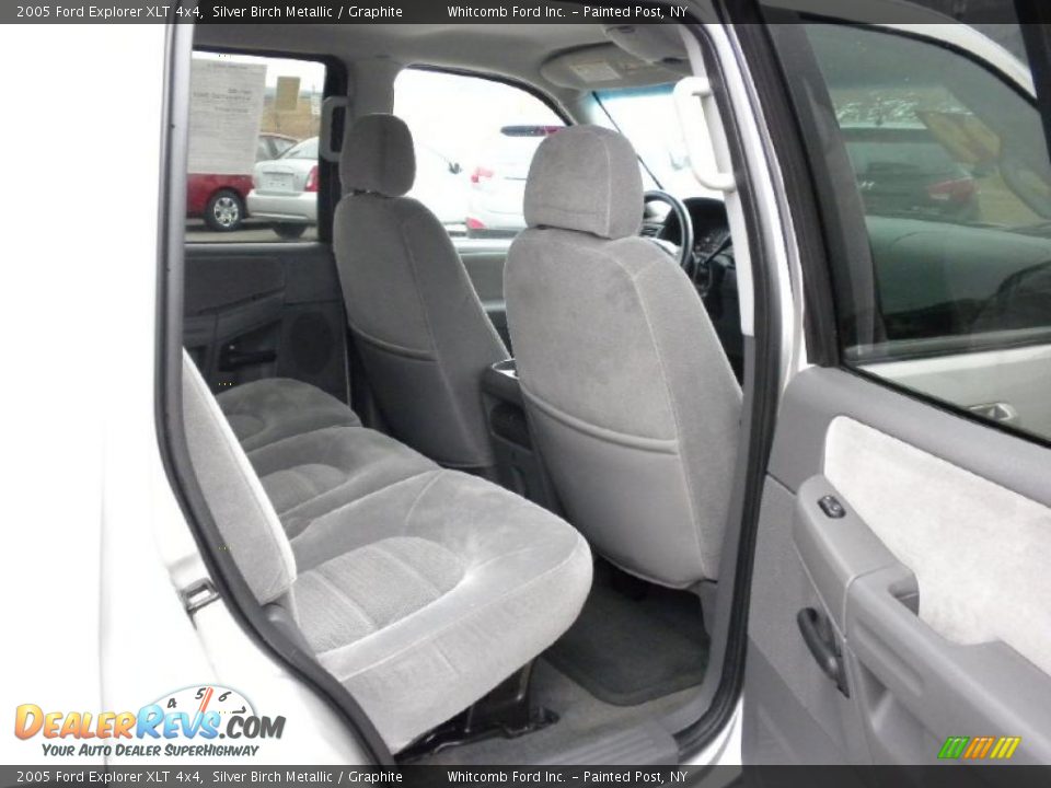 2005 Ford Explorer XLT 4x4 Silver Birch Metallic / Graphite Photo #15