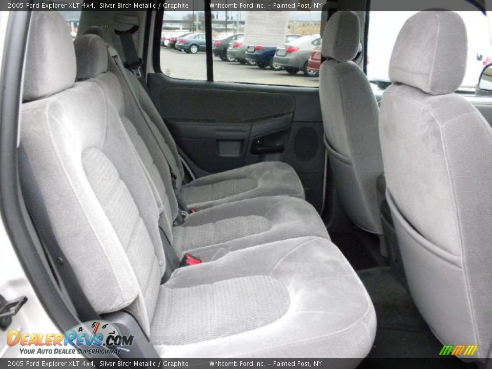 2005 Ford Explorer XLT 4x4 Silver Birch Metallic / Graphite Photo #16