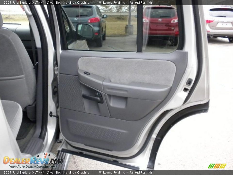 2005 Ford Explorer XLT 4x4 Silver Birch Metallic / Graphite Photo #17