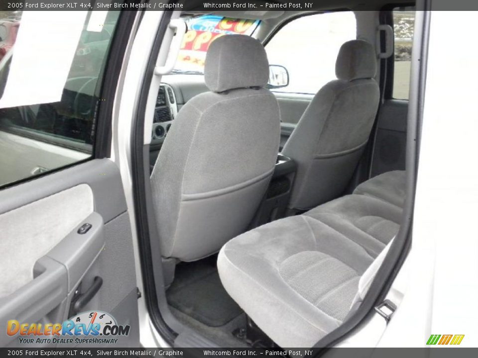 2005 Ford Explorer XLT 4x4 Silver Birch Metallic / Graphite Photo #26