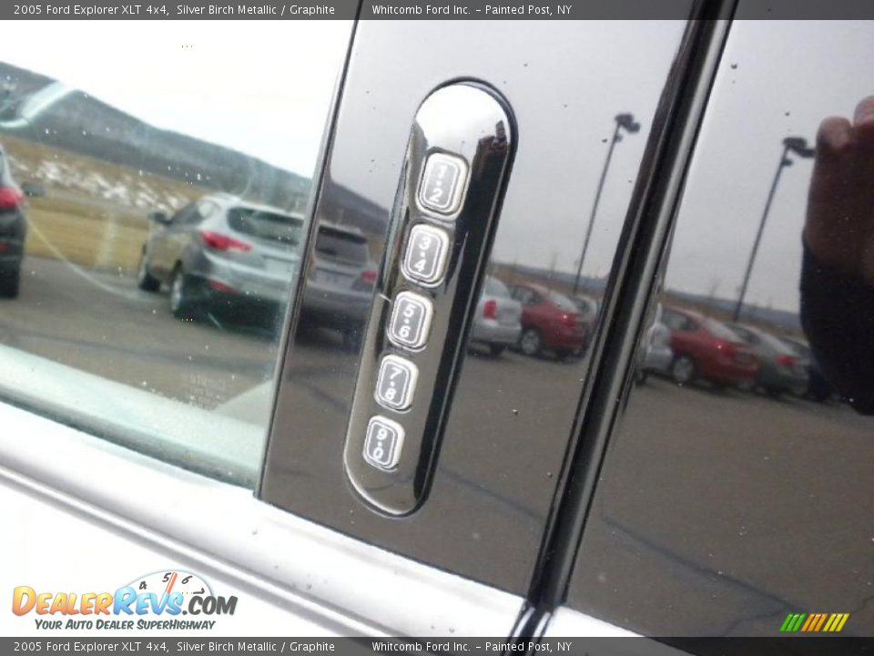 2005 Ford Explorer XLT 4x4 Silver Birch Metallic / Graphite Photo #27