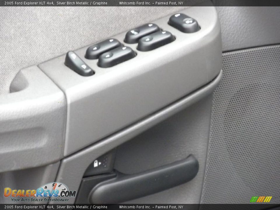 2005 Ford Explorer XLT 4x4 Silver Birch Metallic / Graphite Photo #29