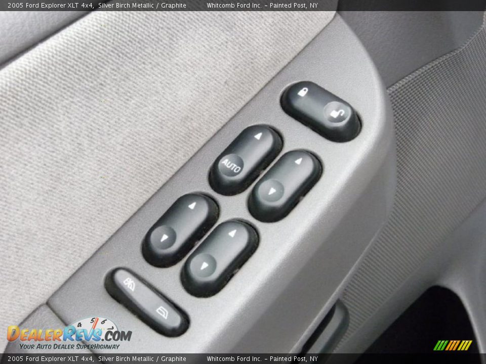 2005 Ford Explorer XLT 4x4 Silver Birch Metallic / Graphite Photo #30