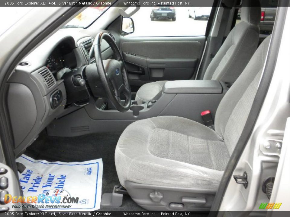 2005 Ford Explorer XLT 4x4 Silver Birch Metallic / Graphite Photo #32
