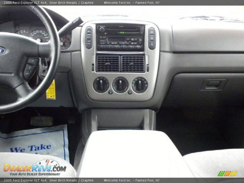 2005 Ford Explorer XLT 4x4 Silver Birch Metallic / Graphite Photo #36