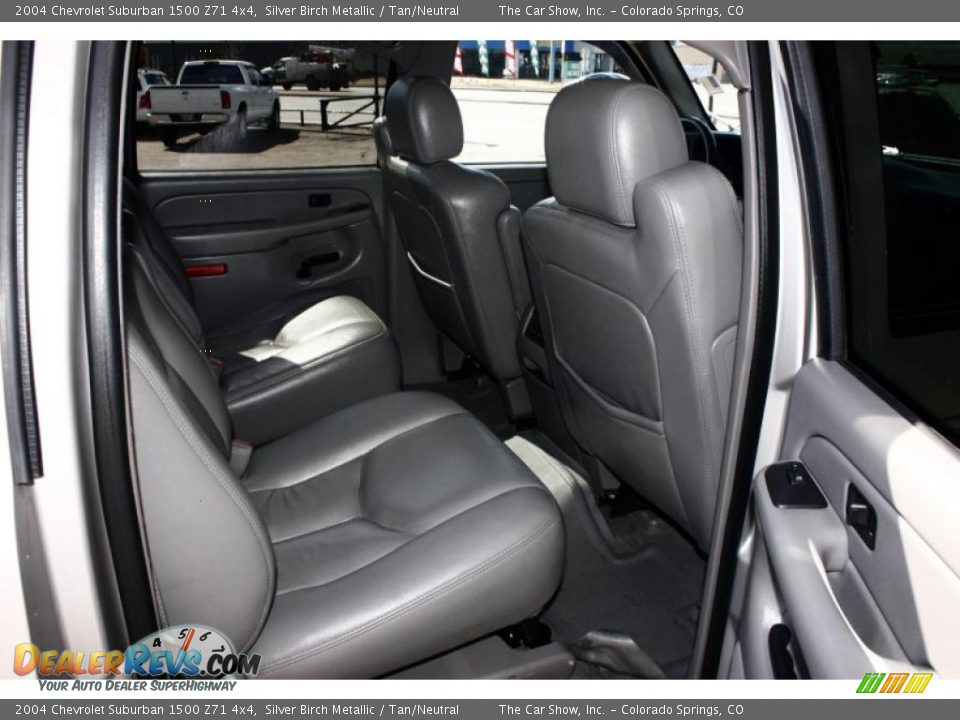 2004 Chevrolet Suburban 1500 Z71 4x4 Silver Birch Metallic / Tan/Neutral Photo #13