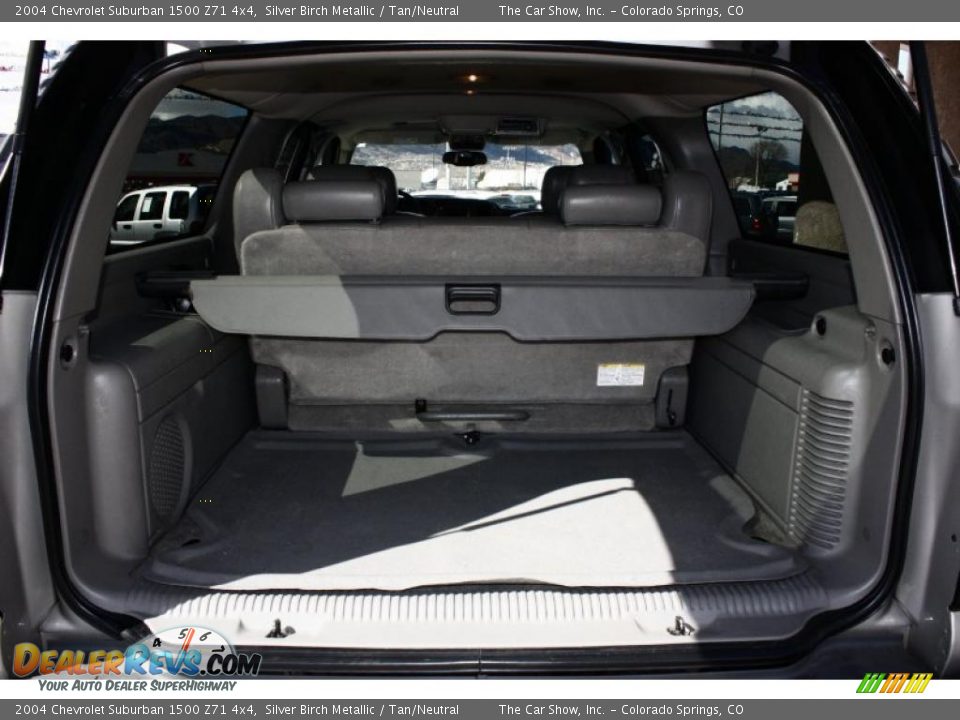 2004 Chevrolet Suburban 1500 Z71 4x4 Silver Birch Metallic / Tan/Neutral Photo #14