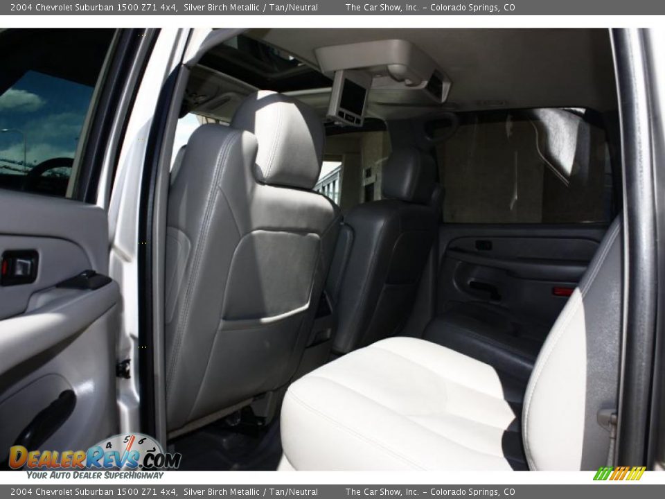 2004 Chevrolet Suburban 1500 Z71 4x4 Silver Birch Metallic / Tan/Neutral Photo #15