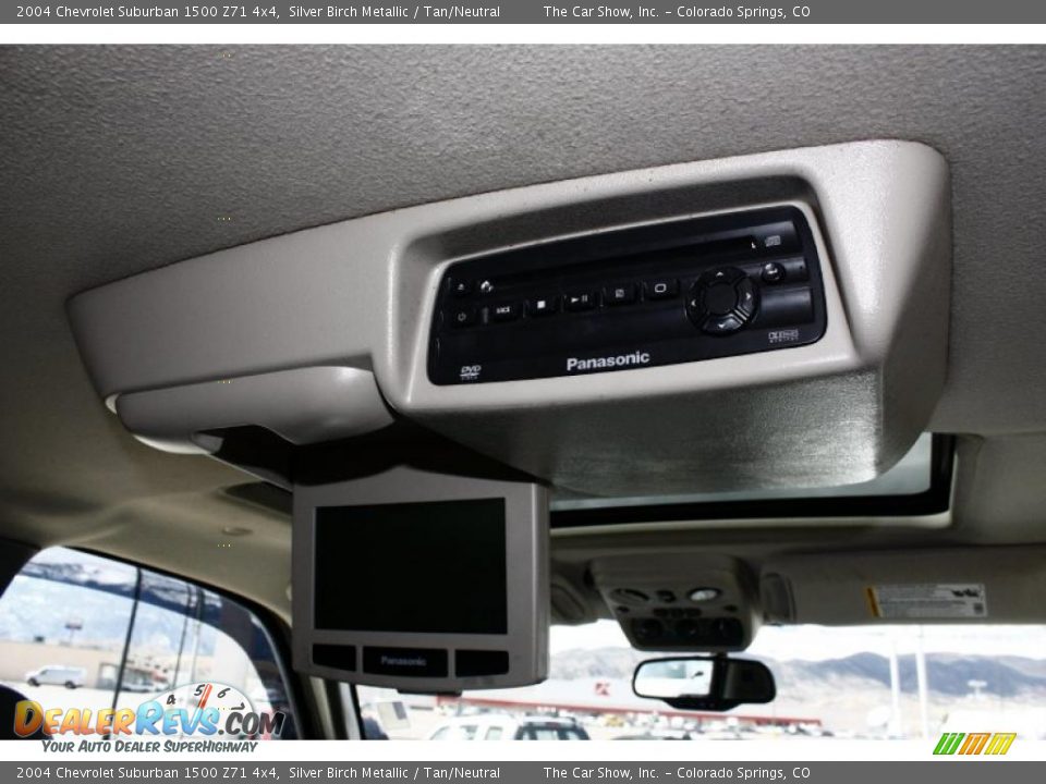 2004 Chevrolet Suburban 1500 Z71 4x4 Silver Birch Metallic / Tan/Neutral Photo #16