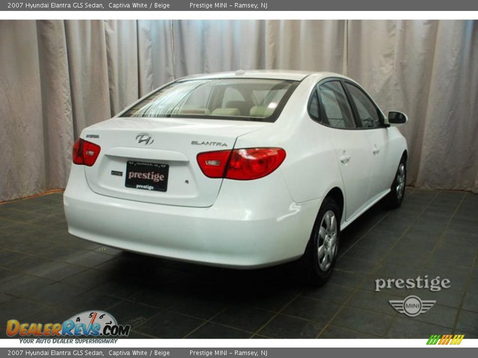 2007 Hyundai Elantra GLS Sedan Captiva White / Beige Photo #2