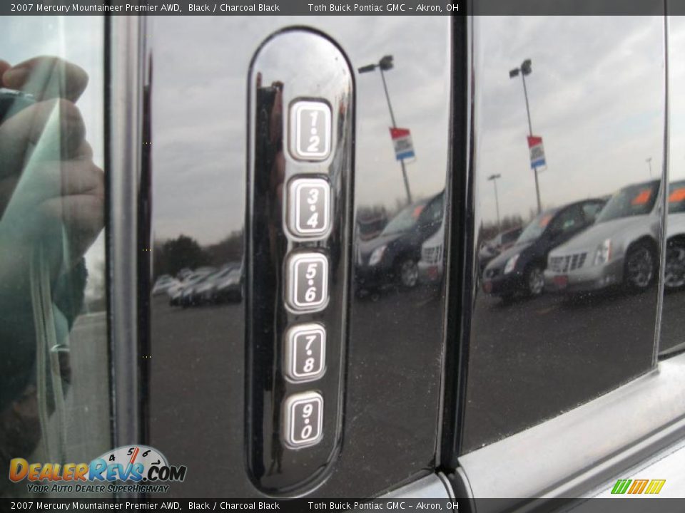 2007 Mercury Mountaineer Premier AWD Black / Charcoal Black Photo #20