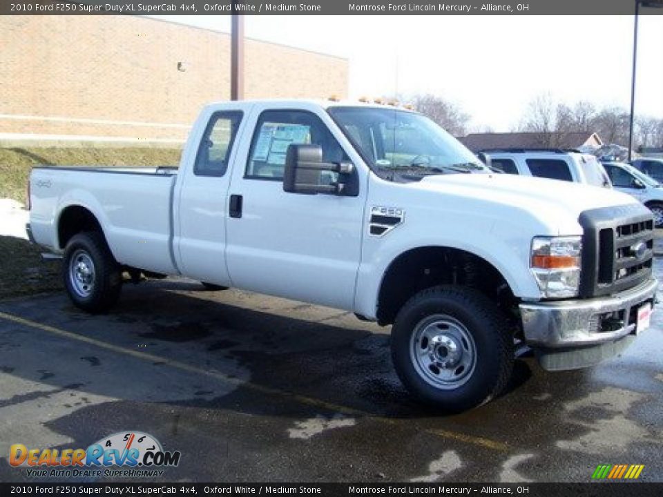 2010 Ford F250 Super Duty XL SuperCab 4x4 Oxford White / Medium Stone Photo #3