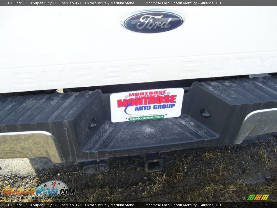 2010 Ford F250 Super Duty XL SuperCab 4x4 Oxford White / Medium Stone Photo #4