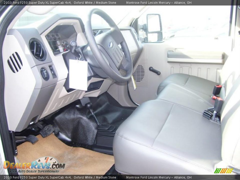 2010 Ford F250 Super Duty XL SuperCab 4x4 Oxford White / Medium Stone Photo #7