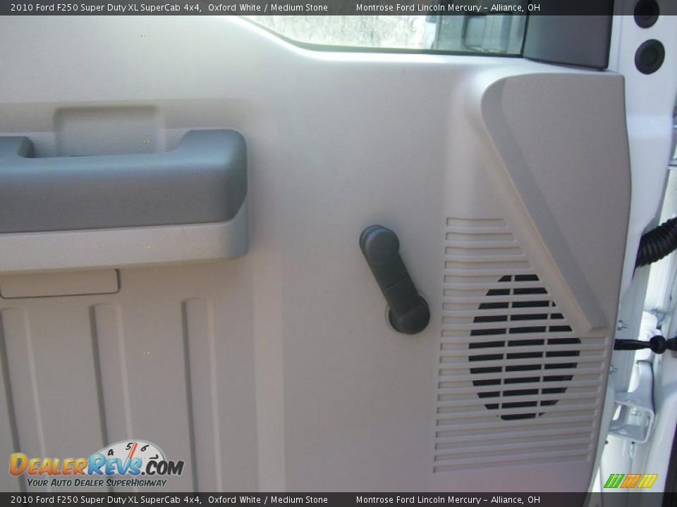 2010 Ford F250 Super Duty XL SuperCab 4x4 Oxford White / Medium Stone Photo #15