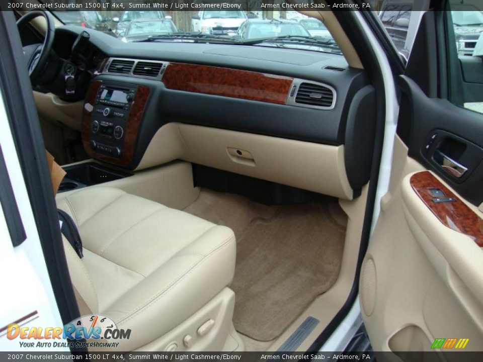 2007 Chevrolet Suburban 1500 LT 4x4 Summit White / Light Cashmere/Ebony Photo #16