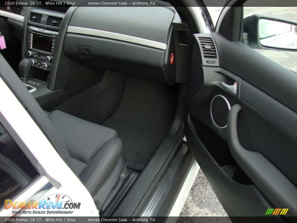 2009 Pontiac G8 GT White Hot / Onyx Photo #16