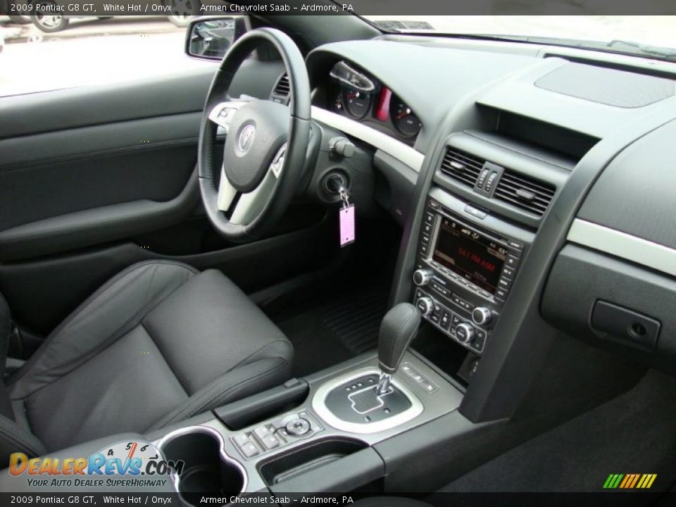 2009 Pontiac G8 GT White Hot / Onyx Photo #17