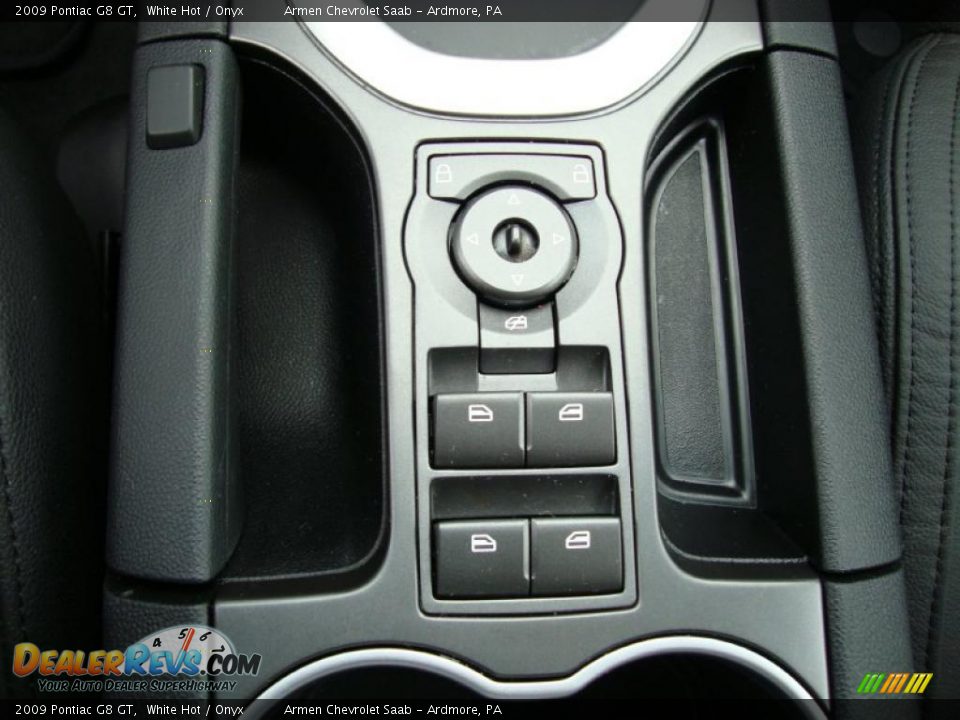 2009 Pontiac G8 GT White Hot / Onyx Photo #32