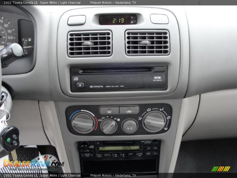 2002 Toyota Corolla LE Super White / Light Charcoal Photo #36