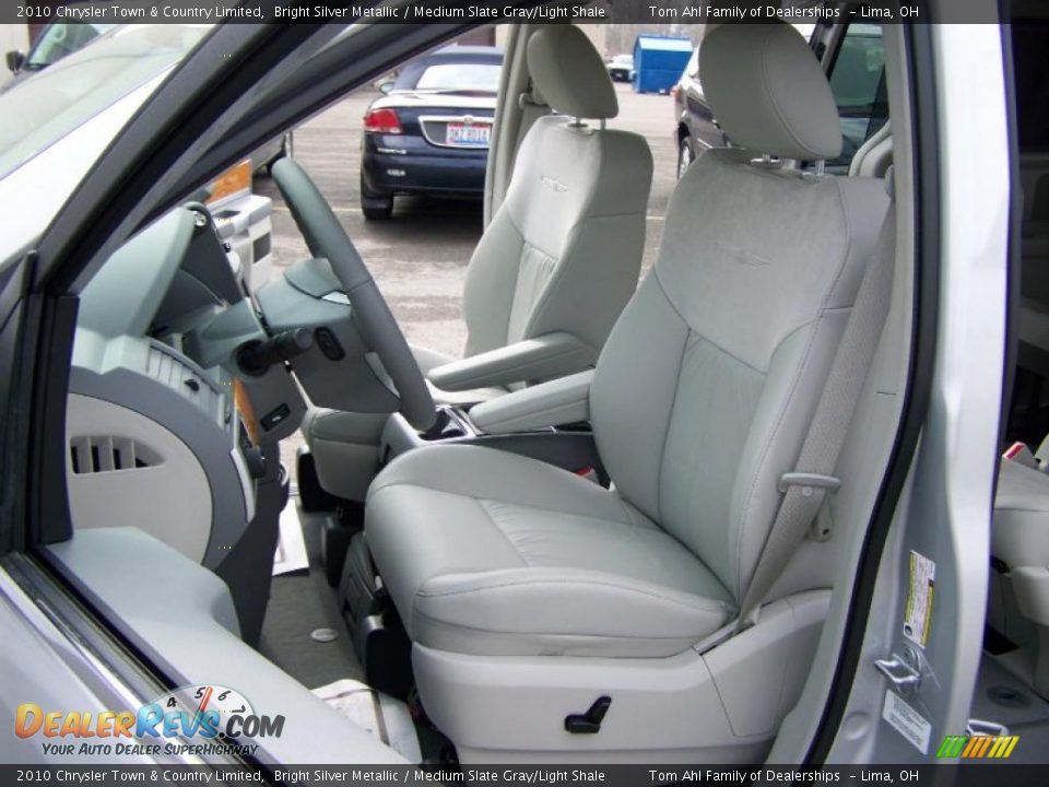 2010 Chrysler Town & Country Limited Bright Silver Metallic / Medium Slate Gray/Light Shale Photo #9