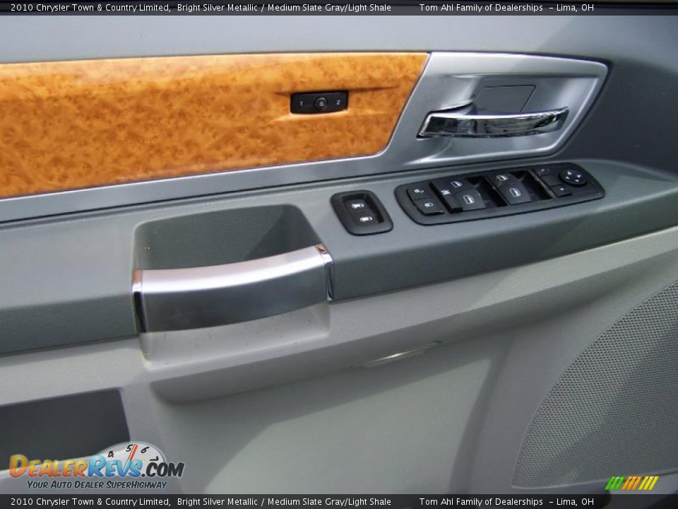2010 Chrysler Town & Country Limited Bright Silver Metallic / Medium Slate Gray/Light Shale Photo #12