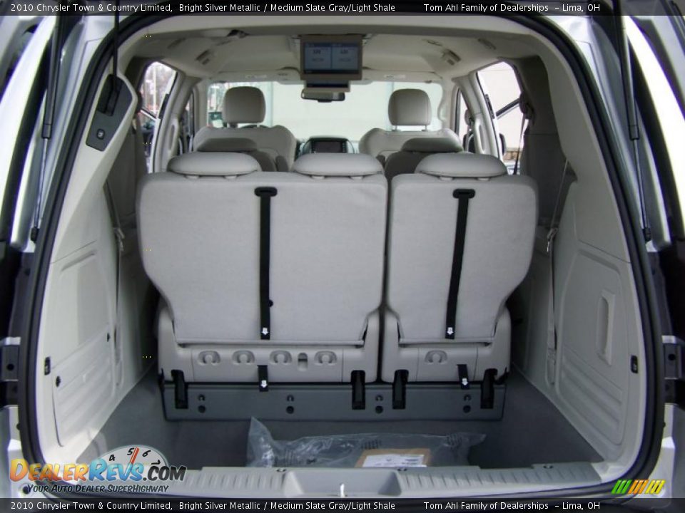 2010 Chrysler Town & Country Limited Bright Silver Metallic / Medium Slate Gray/Light Shale Photo #14
