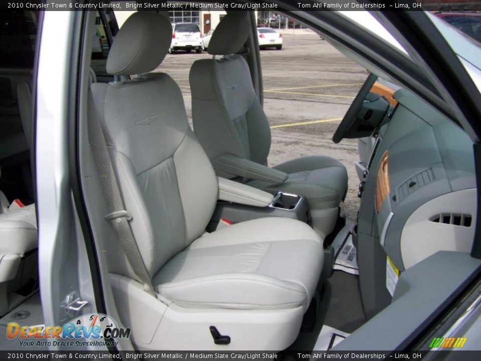 2010 Chrysler Town & Country Limited Bright Silver Metallic / Medium Slate Gray/Light Shale Photo #16