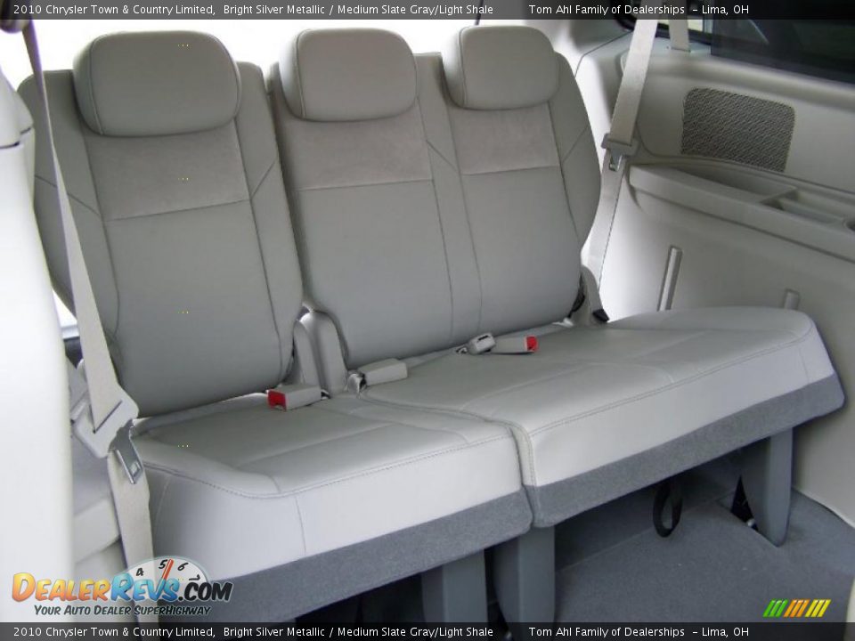 2010 Chrysler Town & Country Limited Bright Silver Metallic / Medium Slate Gray/Light Shale Photo #17