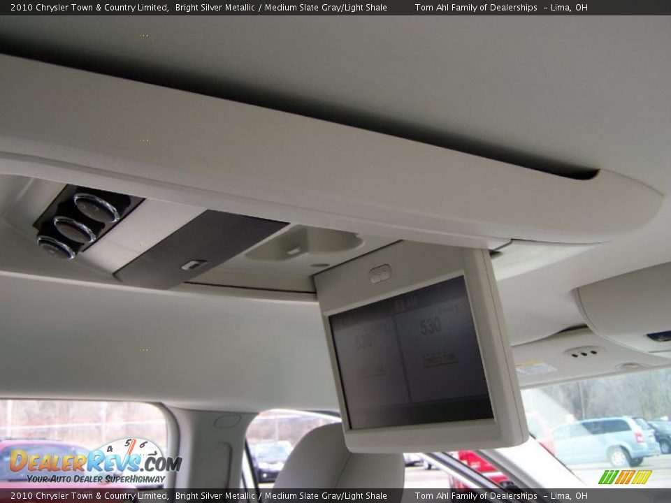 2010 Chrysler Town & Country Limited Bright Silver Metallic / Medium Slate Gray/Light Shale Photo #19
