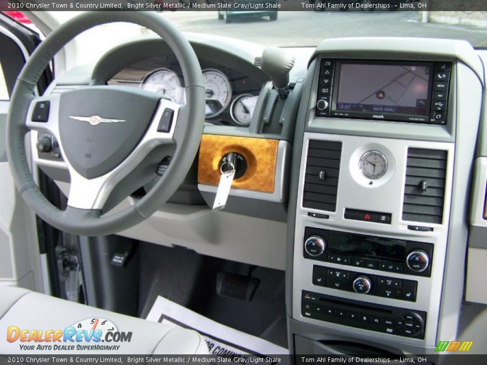 2010 Chrysler Town & Country Limited Bright Silver Metallic / Medium Slate Gray/Light Shale Photo #20